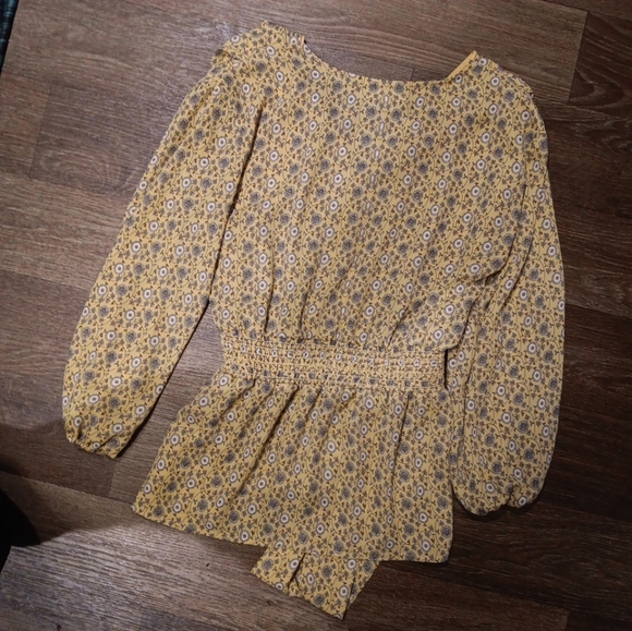 Max Studio Floral Yellow Wrap Top Size M - Picture 3 of 4